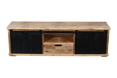 Tv meubel mangohout met zwarte schuifdeuren.